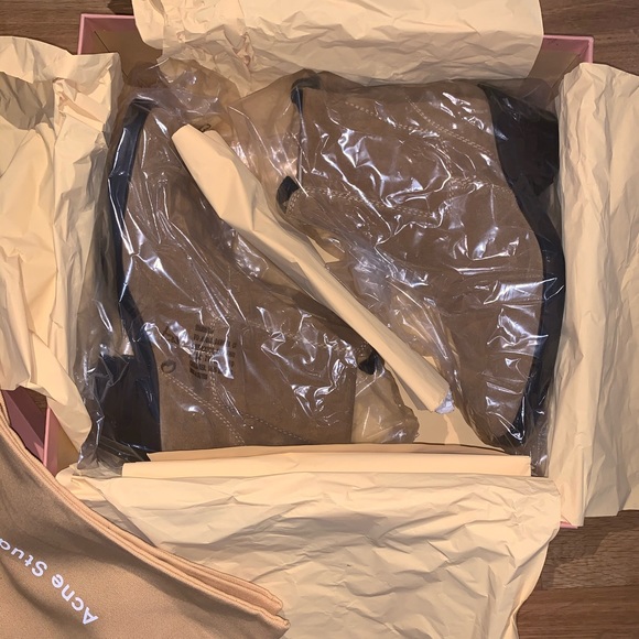 ACNE STUDIOS - Sand Beige Suede Ankle Boots - Picture 13 of 16